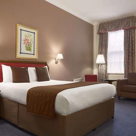 Ramada Crawley-Gatwick Hotel Bagian luar foto