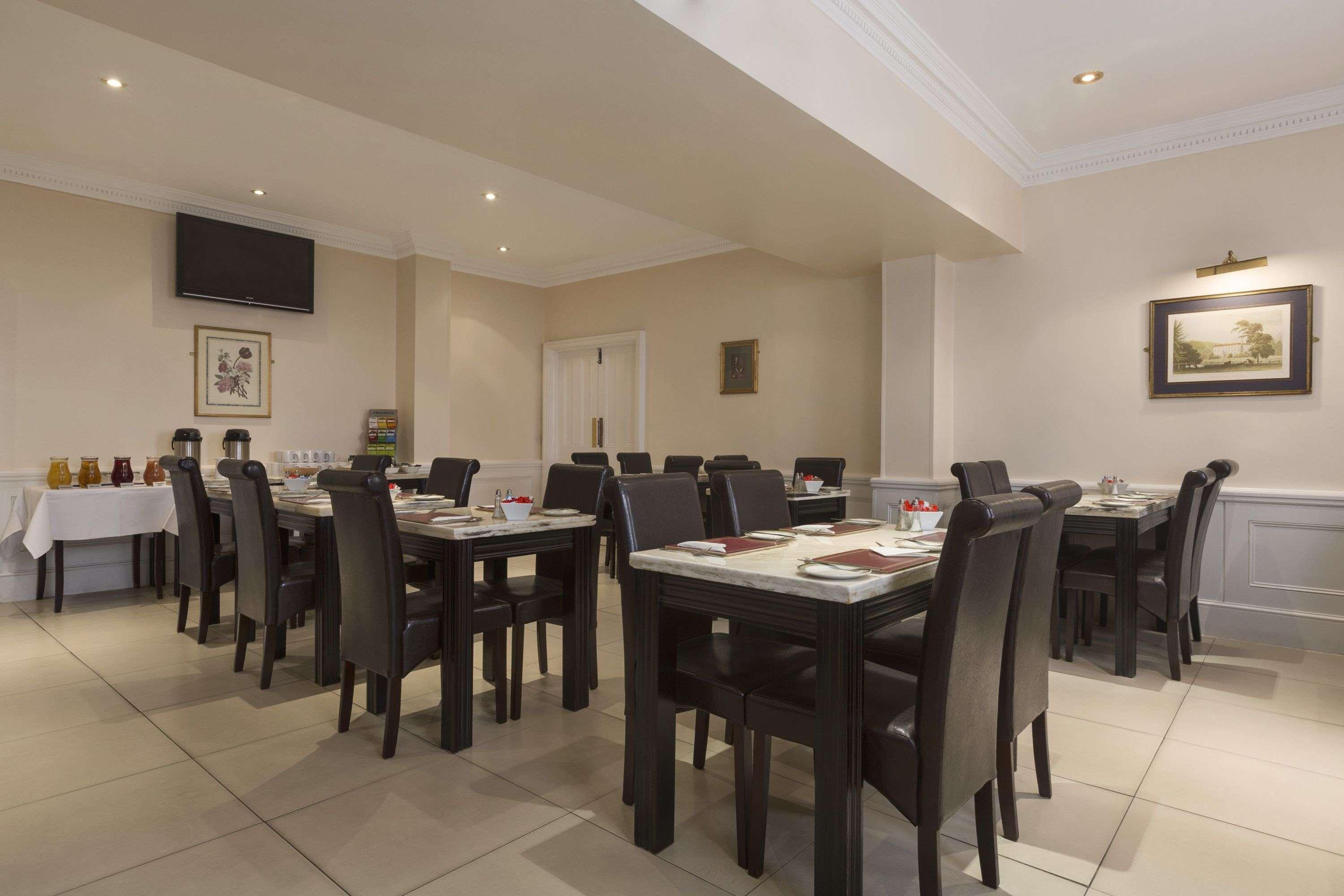 Ramada Crawley-Gatwick Hotel Bagian luar foto